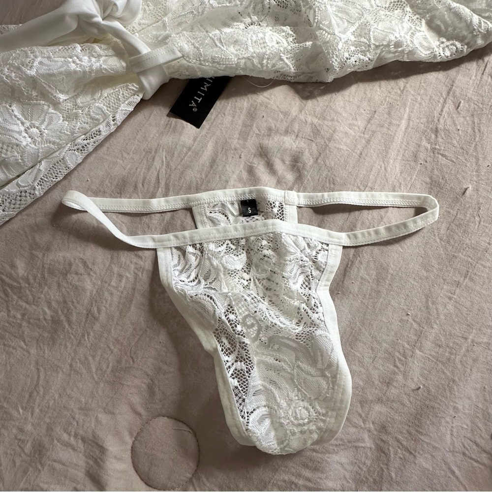 Youmita White Lace Robe Set - Picture 4 of 7
